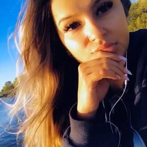 Meet your Posher, Monica